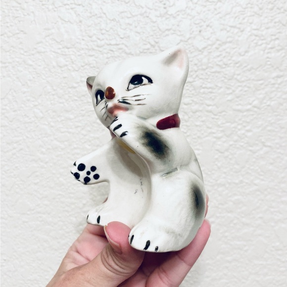 Vintage lucky cat ceramic white kitty cat figurine Japan Shaker - Picture 2 of 11